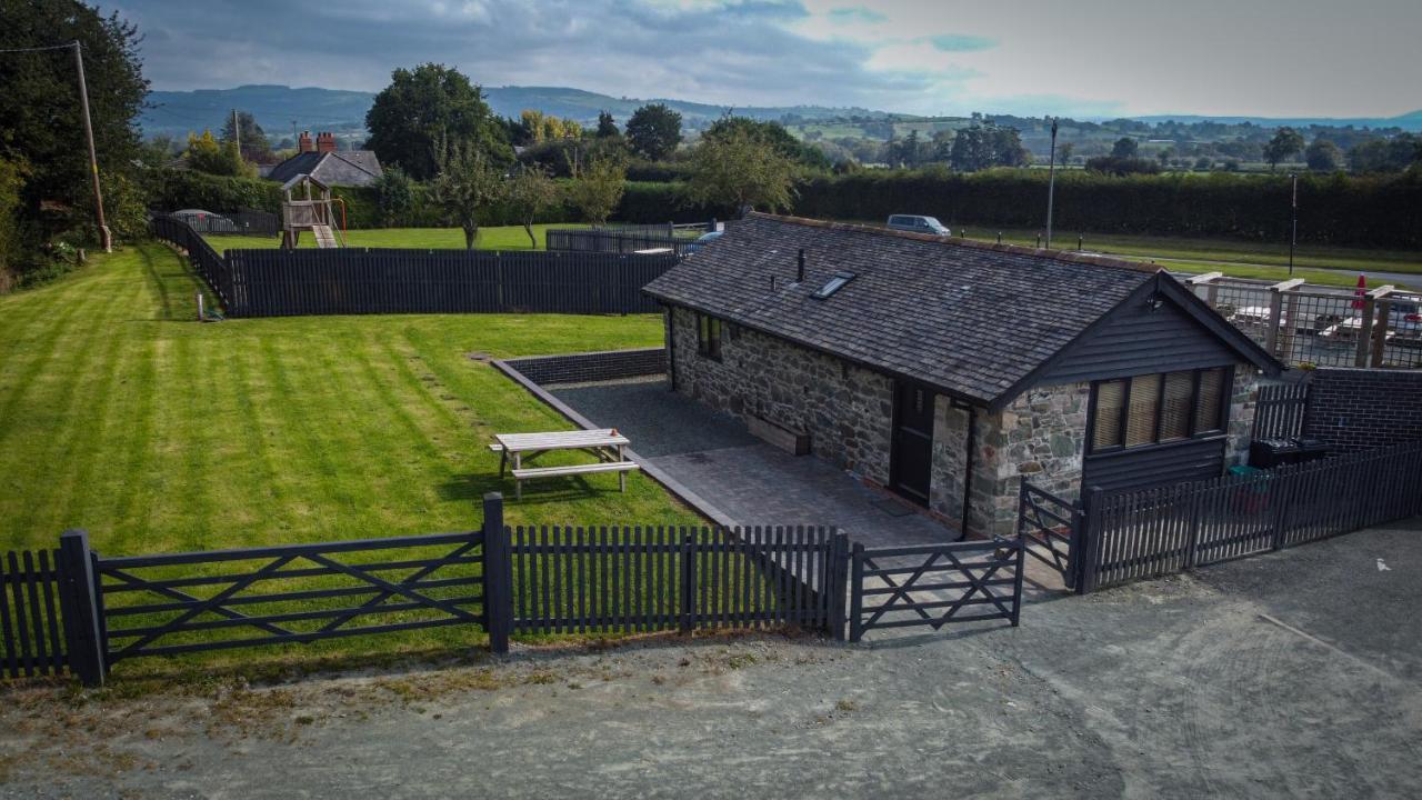 Smithy Cottage Berriew Luaran gambar